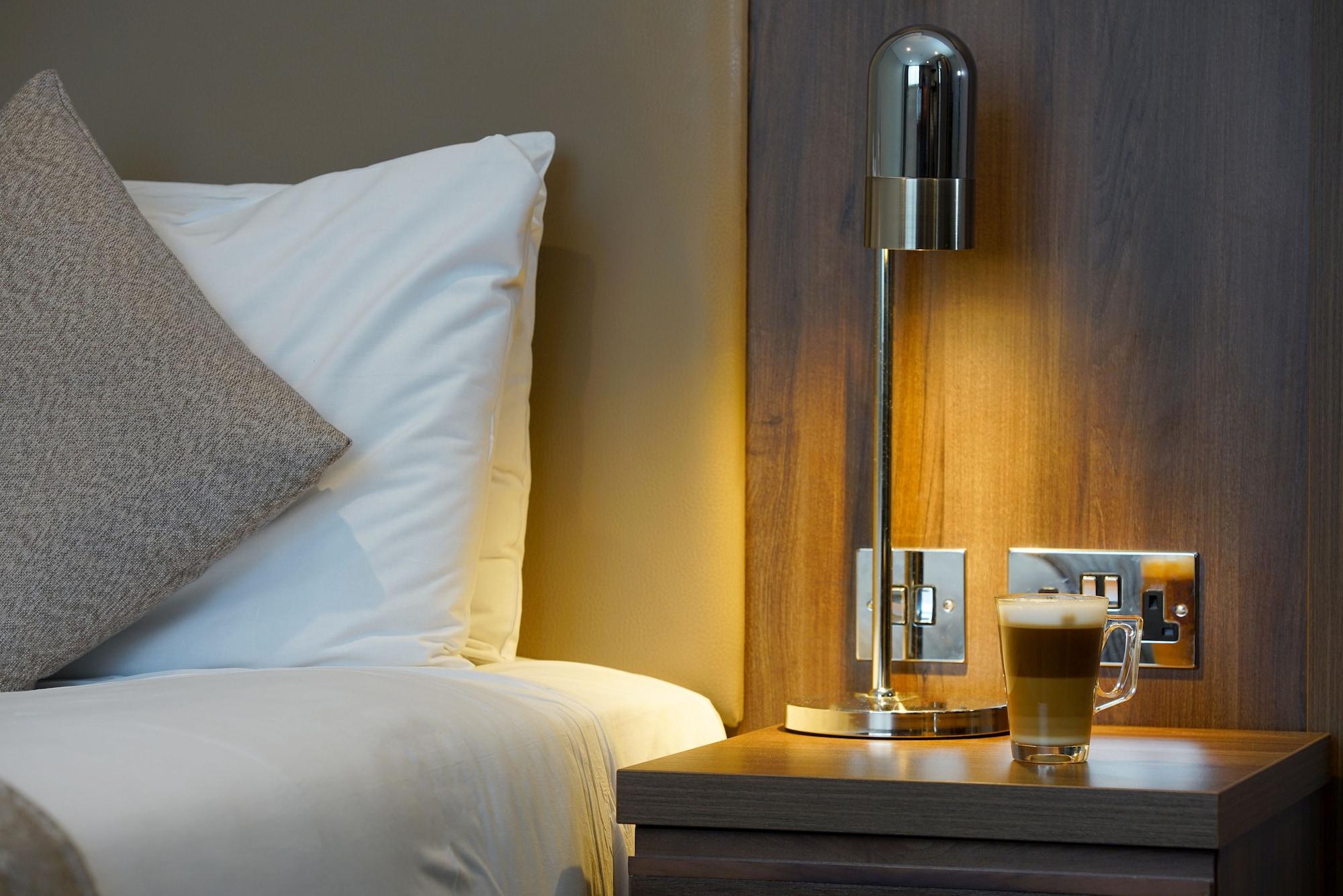 Best Western Ship Hotel Weybridge Esterno foto