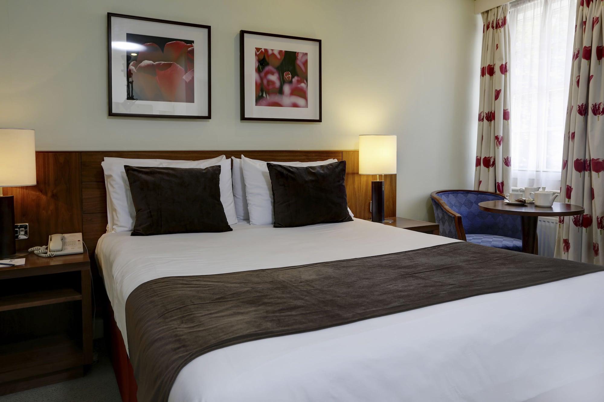 Best Western Ship Hotel Weybridge Esterno foto