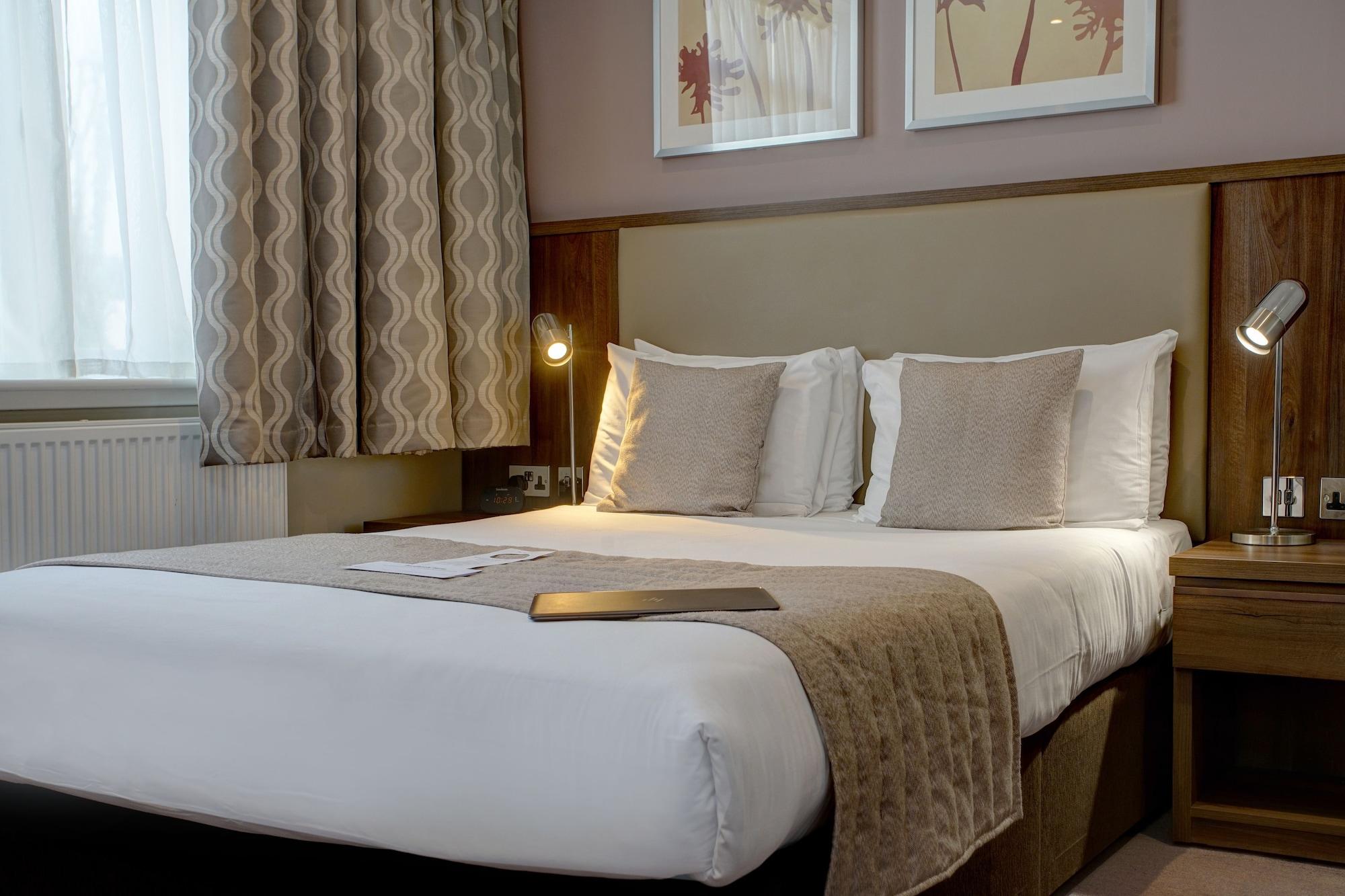 Best Western Ship Hotel Weybridge Esterno foto