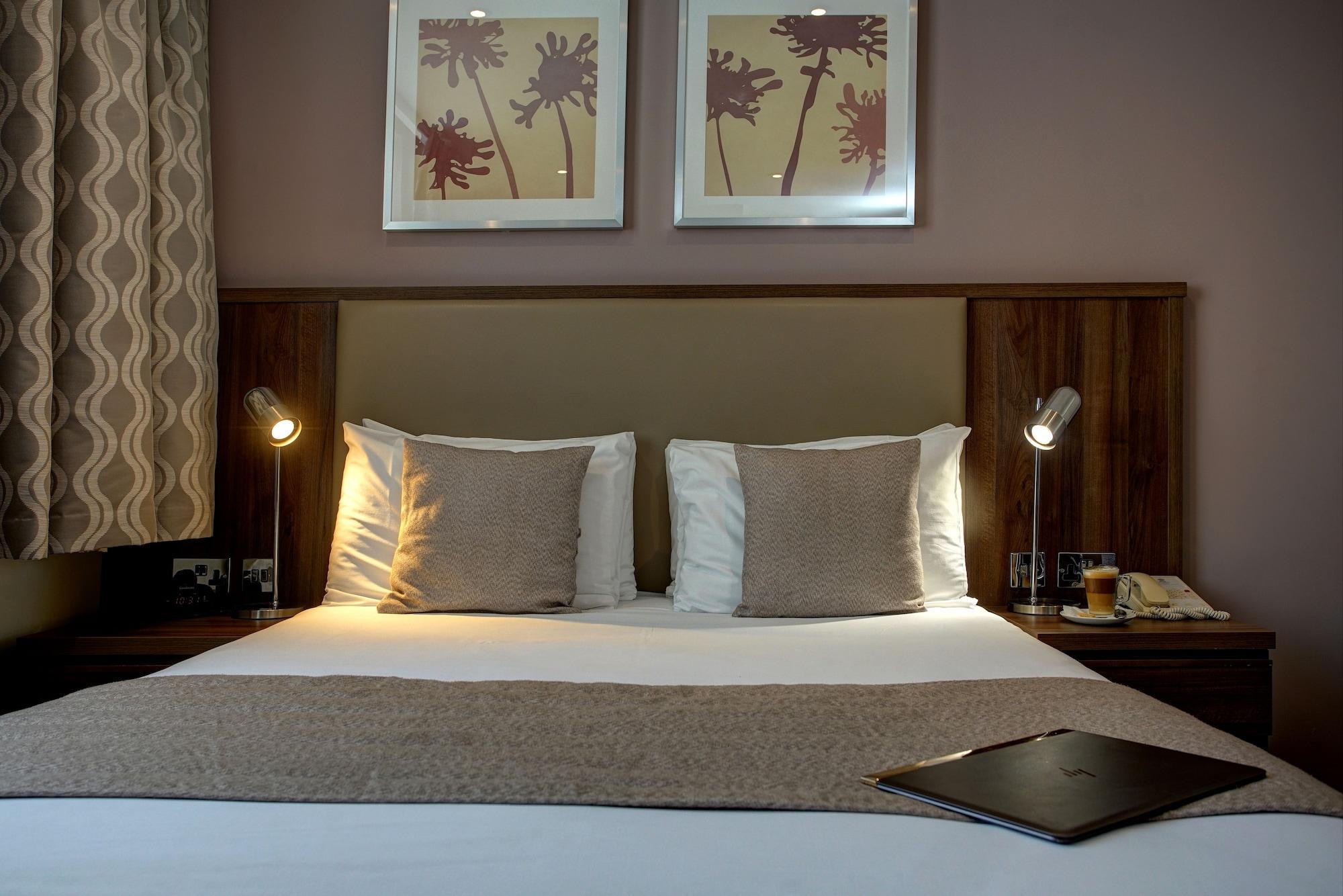 Best Western Ship Hotel Weybridge Esterno foto