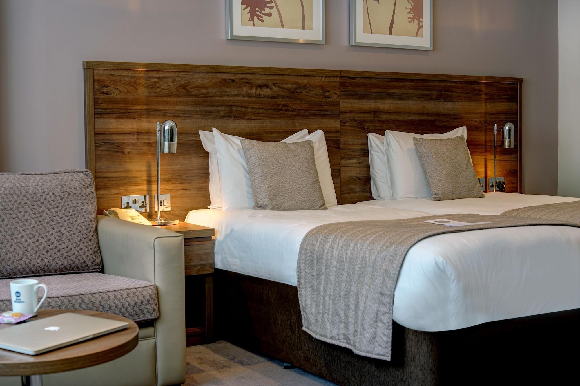 Best Western Ship Hotel Weybridge Esterno foto