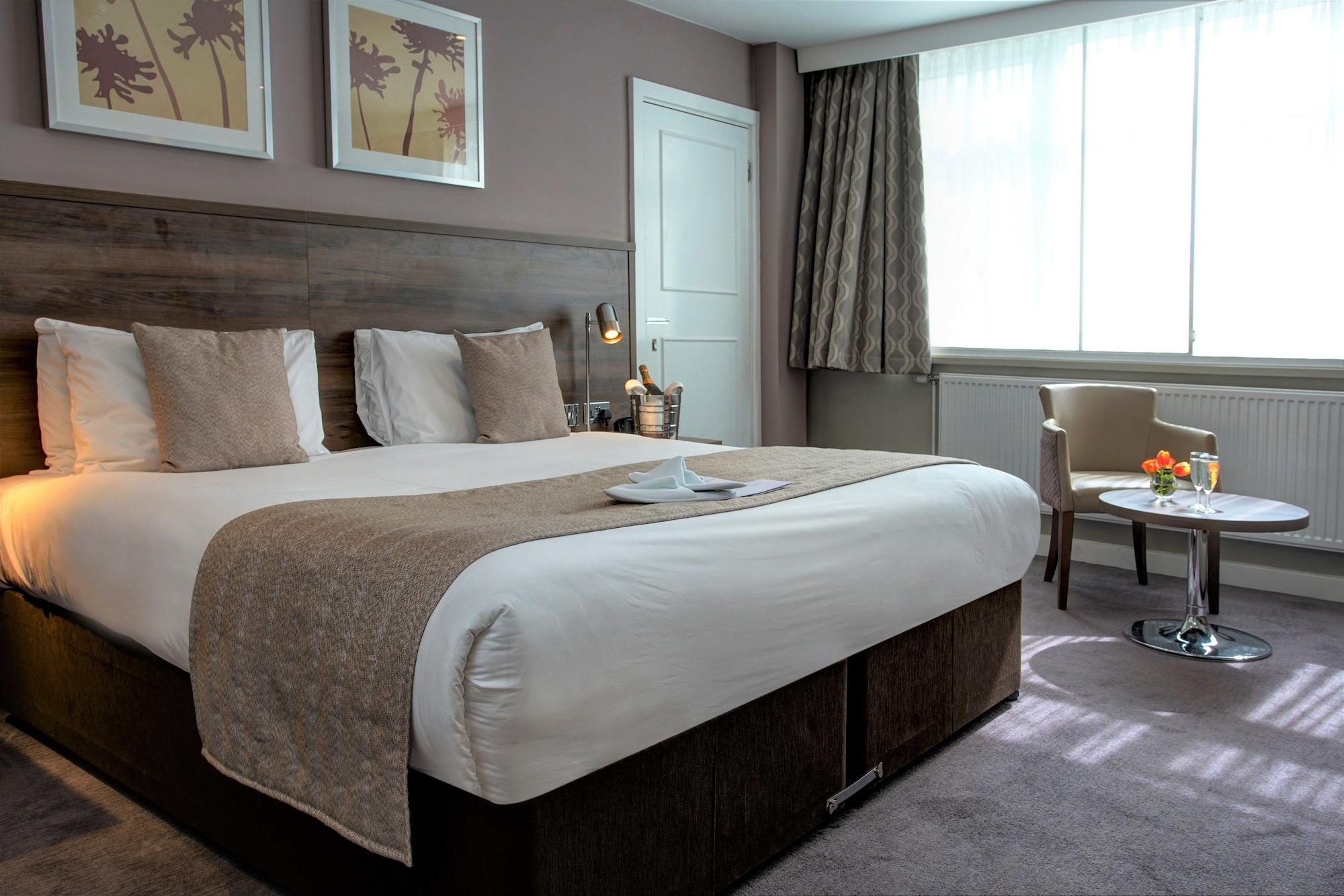 Best Western Ship Hotel Weybridge Esterno foto