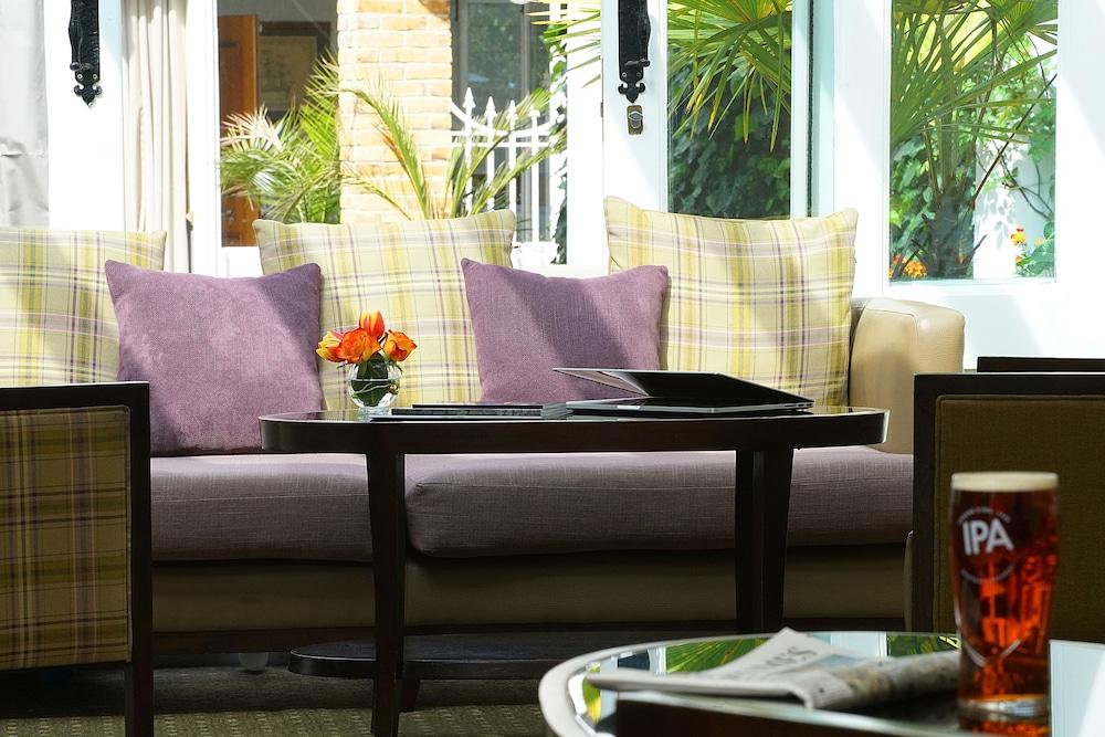 Best Western Ship Hotel Weybridge Esterno foto