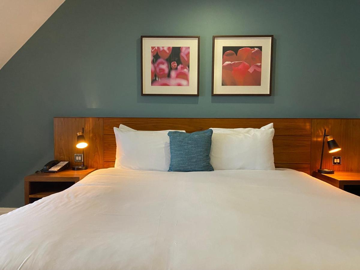 Best Western Ship Hotel Weybridge Esterno foto