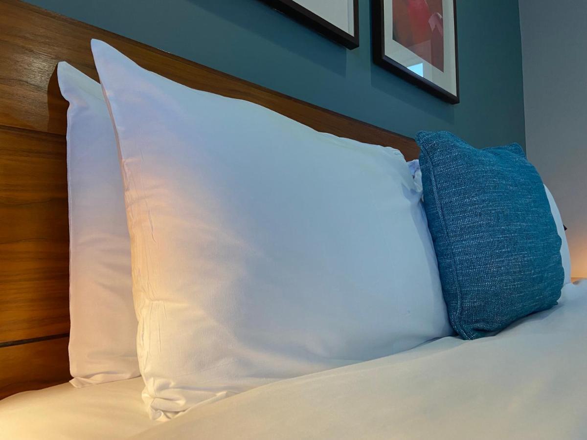 Best Western Ship Hotel Weybridge Esterno foto