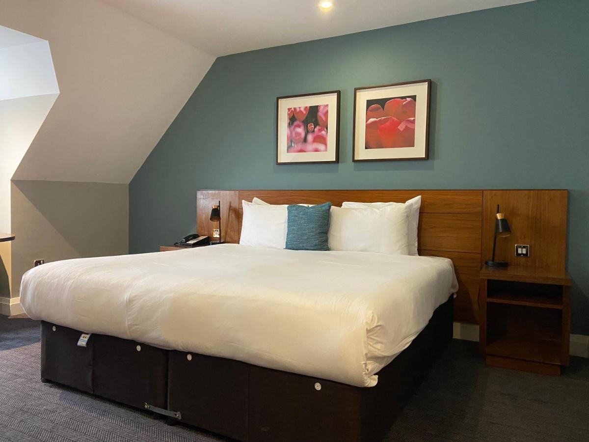 Best Western Ship Hotel Weybridge Esterno foto