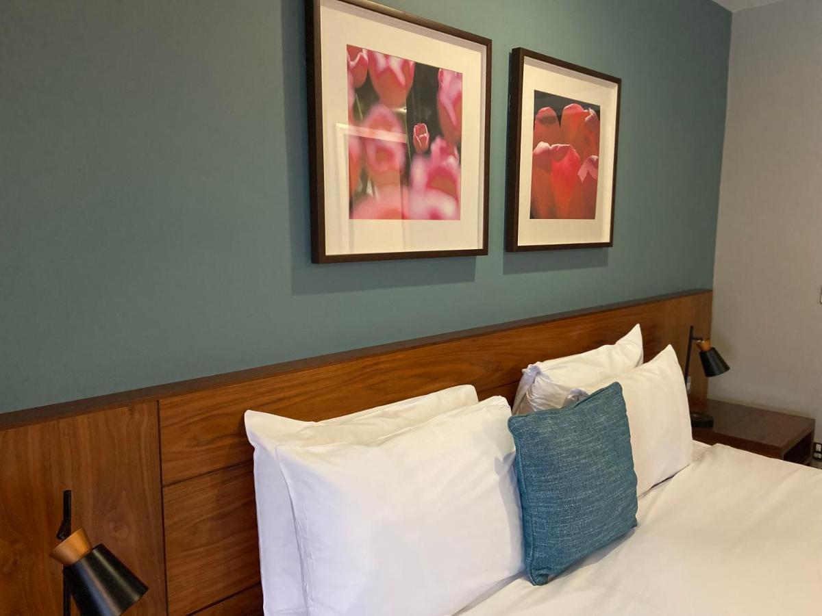 Best Western Ship Hotel Weybridge Esterno foto