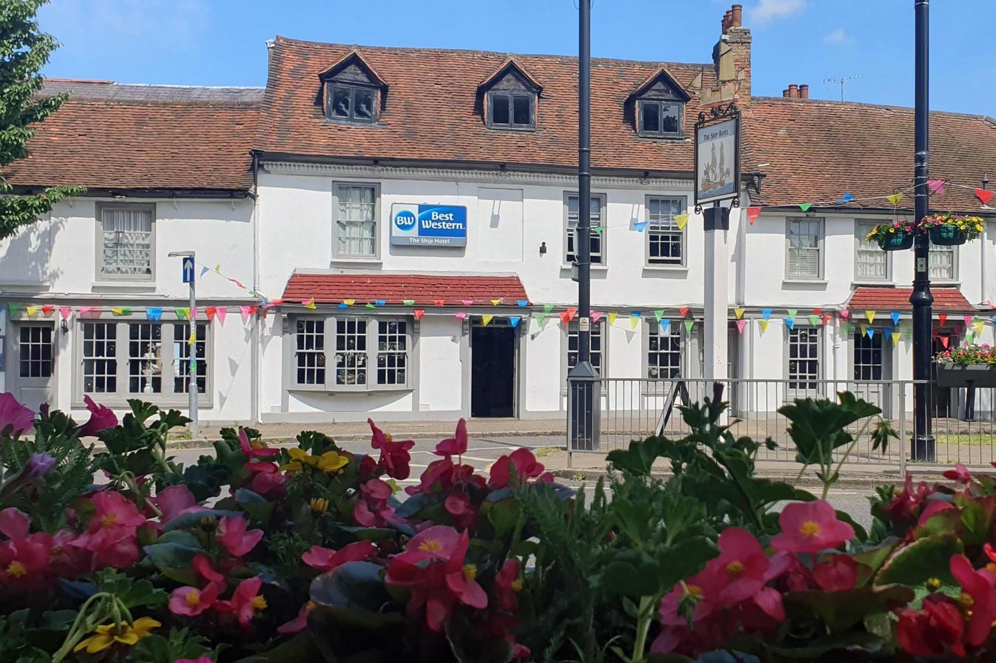 Best Western Ship Hotel Weybridge Esterno foto
