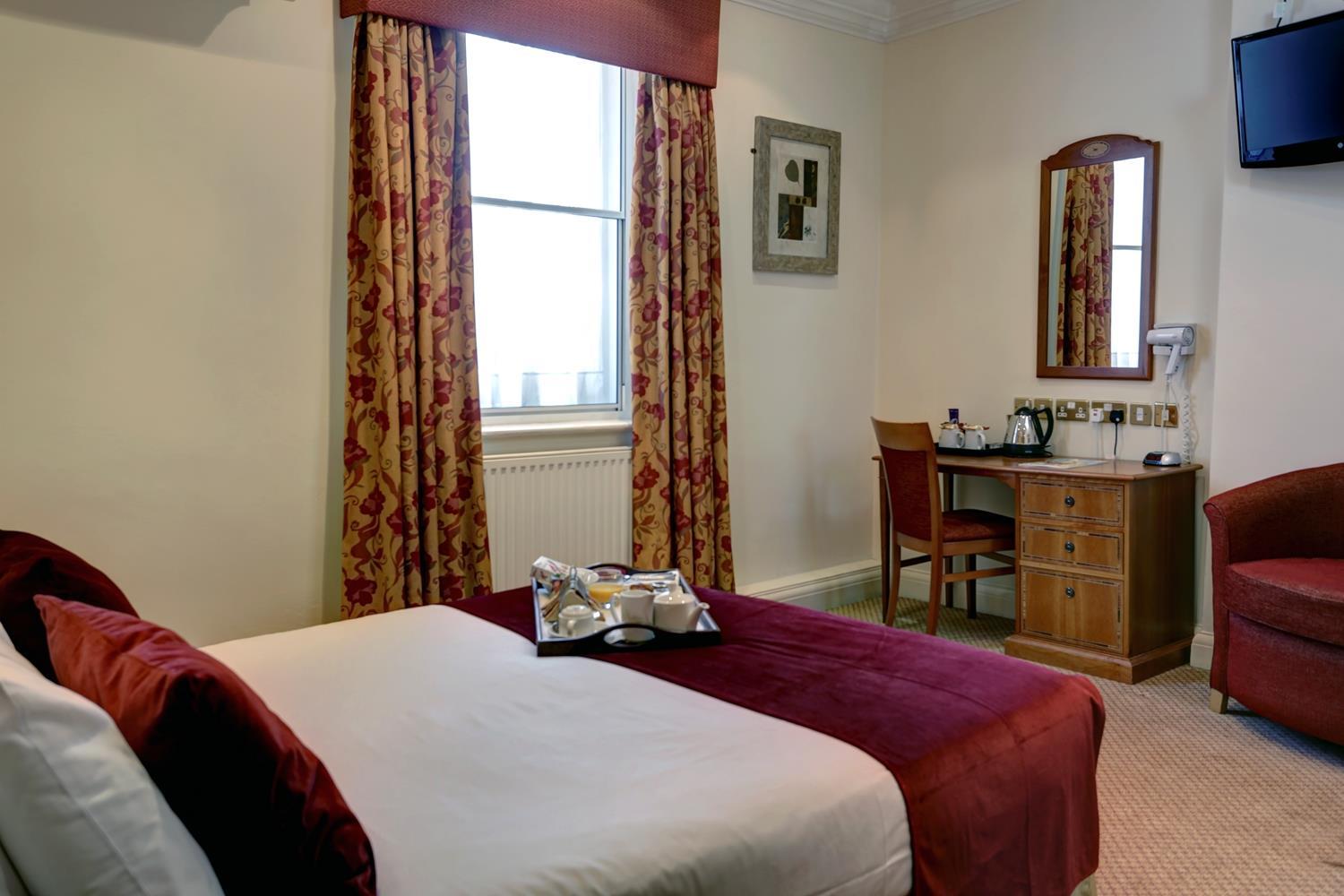 Best Western Ship Hotel Weybridge Esterno foto