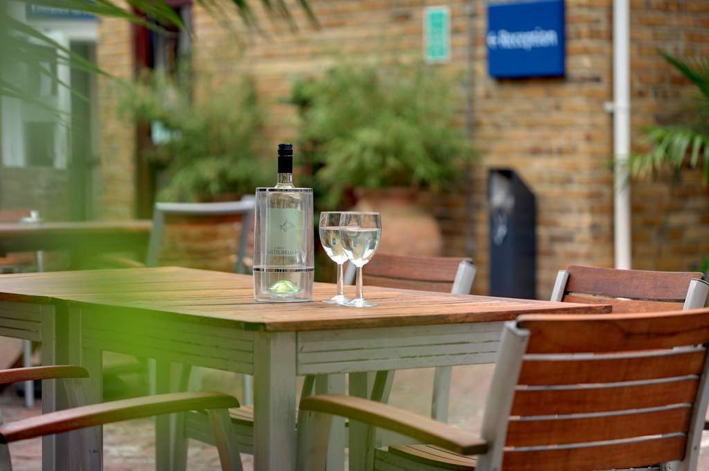 Best Western Ship Hotel Weybridge Esterno foto