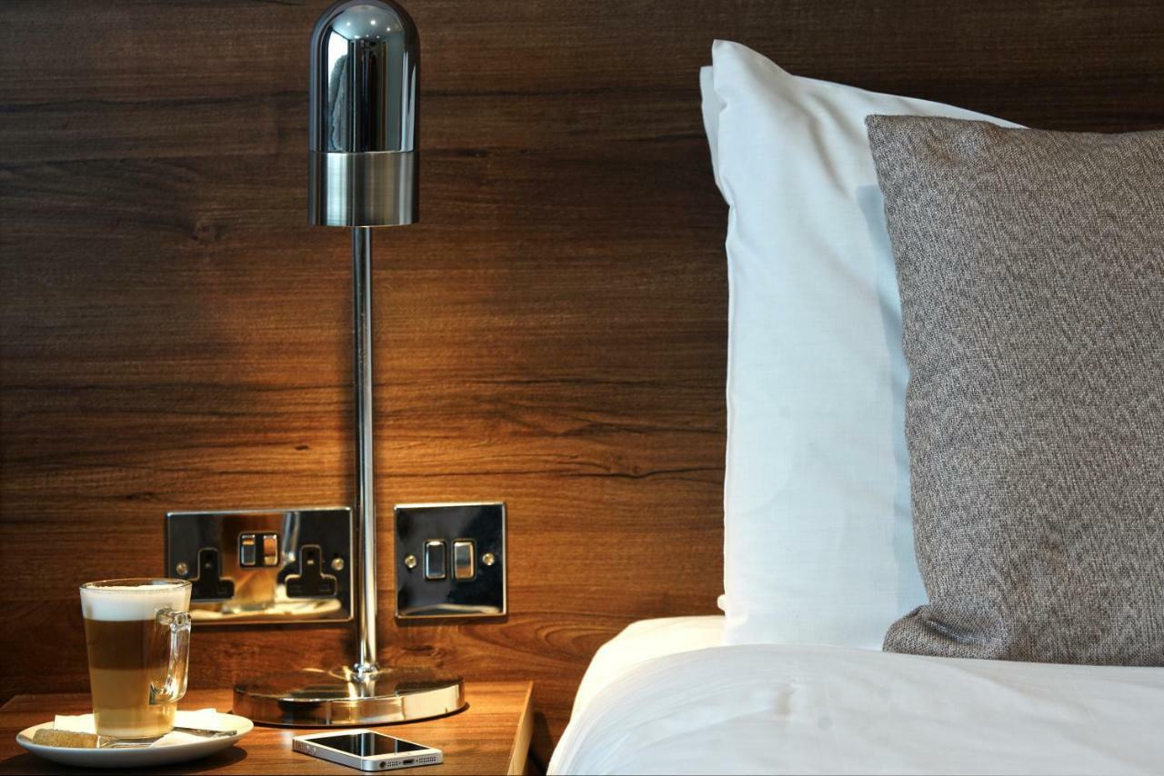 Best Western Ship Hotel Weybridge Esterno foto